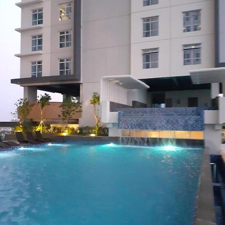 Bess Mansion Apartment, 16Th Floor Surabaya Buitenkant foto