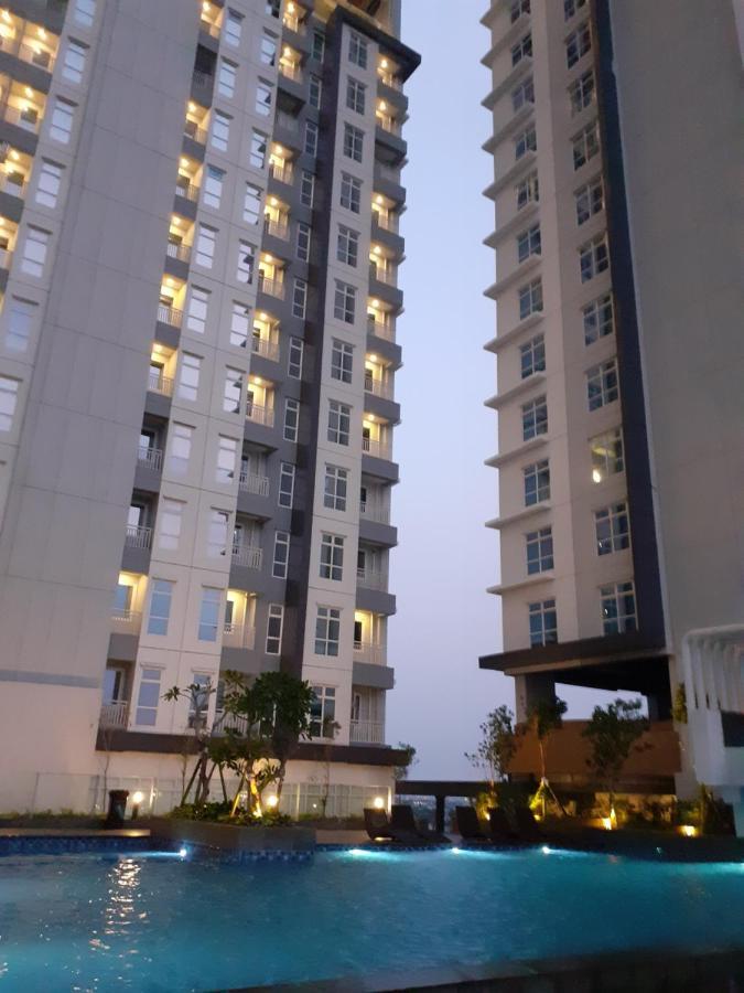 Bess Mansion Apartment, 16Th Floor Surabaya Buitenkant foto