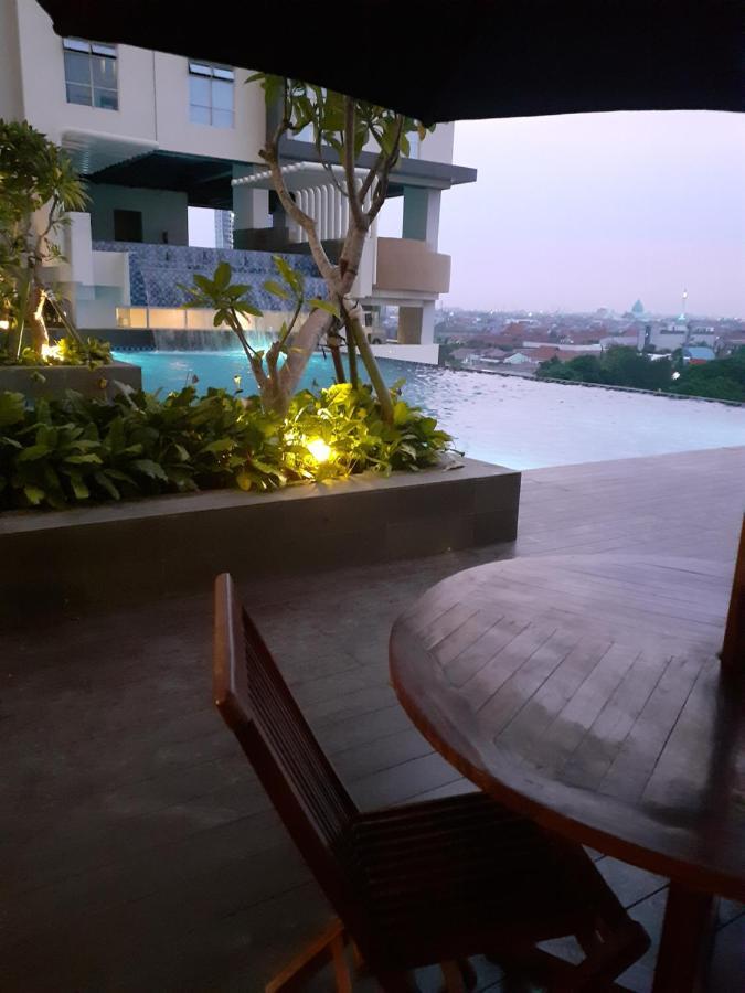 Bess Mansion Apartment, 16Th Floor Surabaya Buitenkant foto