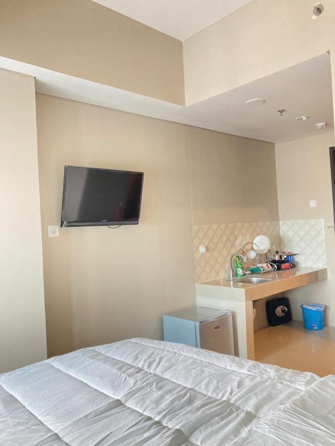 Bess Mansion Apartment, 16Th Floor Surabaya Buitenkant foto